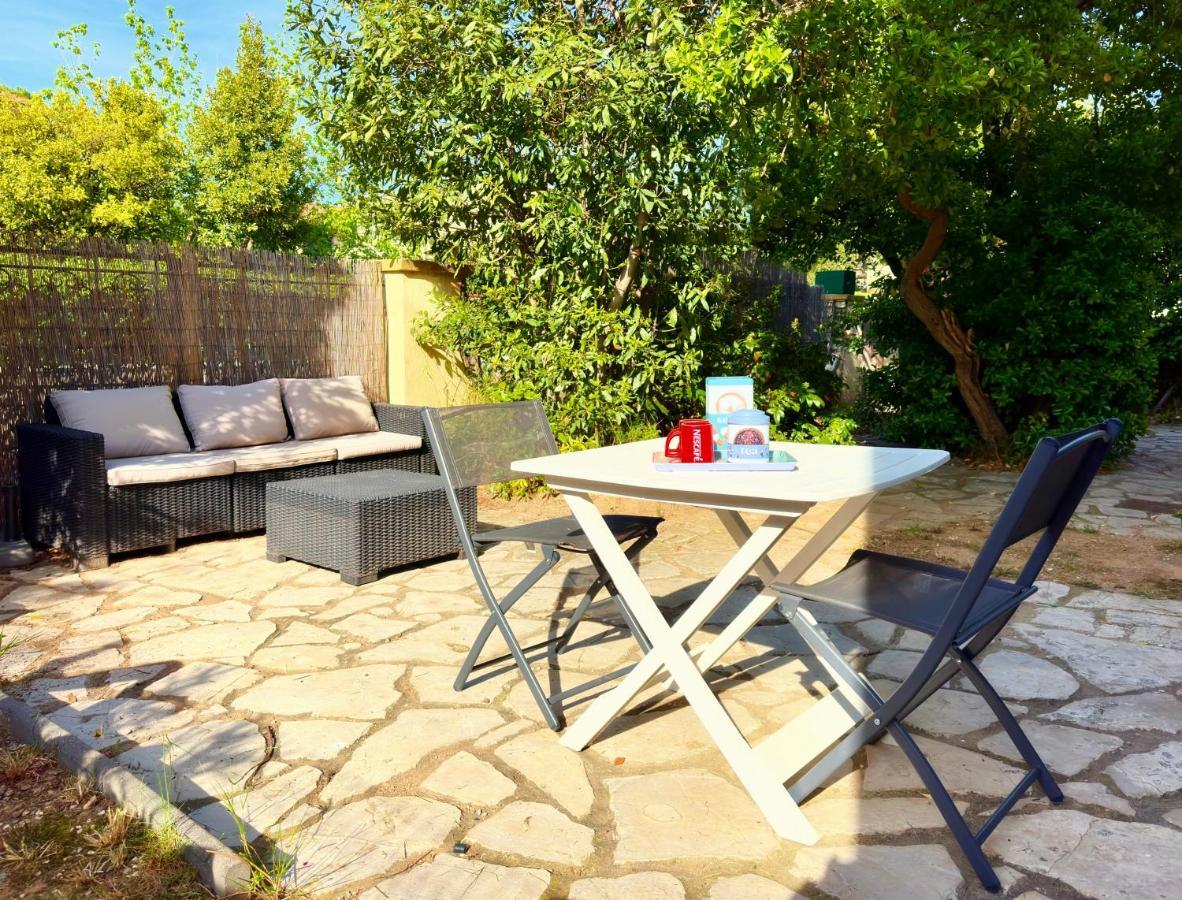 Studio Au Calme Tout Confort Proche Des Plages - Jardin Wifi Parking Fréjus Extérieur photo